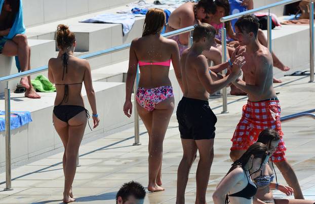 Slavonski Brod: Anita Zubak dodatno zagrijala atmosferu na gradskom bazenu