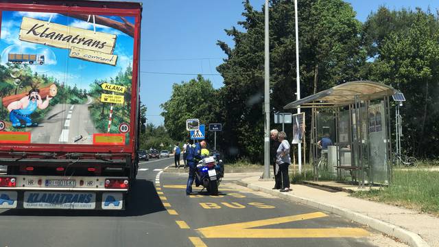 Nova nesreća na cesti smrti kod Zadra: Vozač motocikla  teško ozlijeđen u sudaru s autom