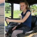 Ostvarili joj želju: Djevojka koja radi na polju, prvi put na moru