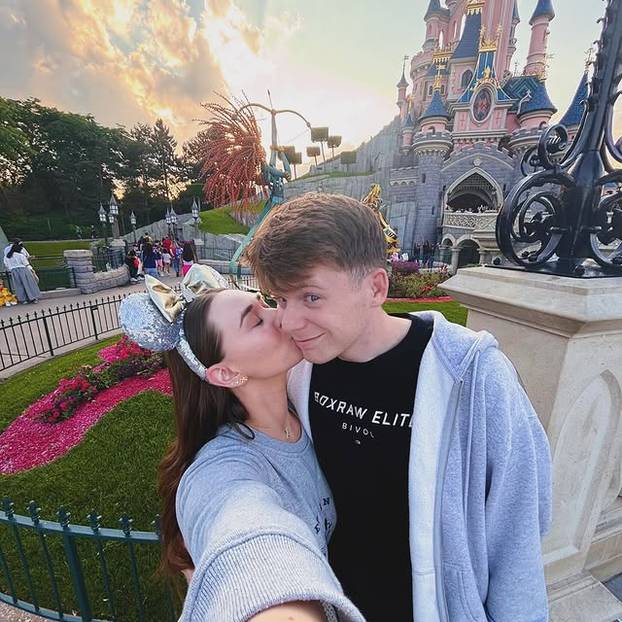 FOTO 'Dečki me u školi nikad nisu primjećivali, a danas ne mogu skinuti pogled s mene'