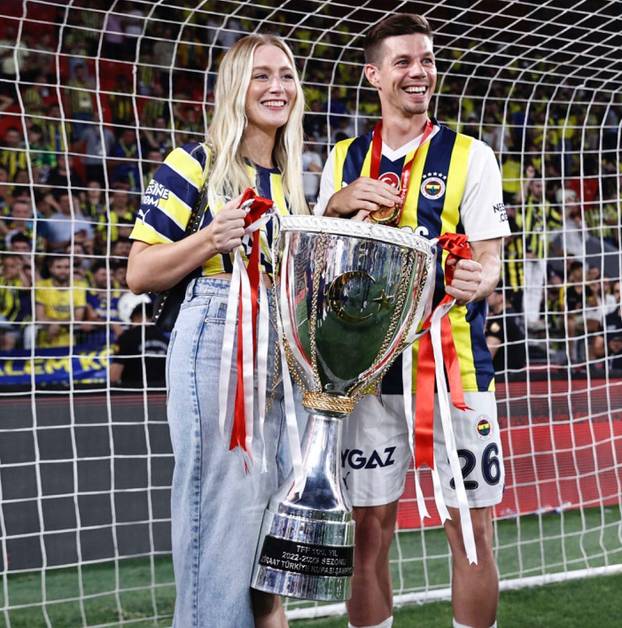 FOTO Tajnovita plavuša osvojila je srce Dinamova dokapetana