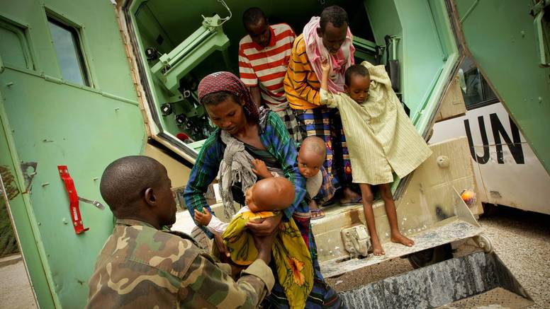 Djeca u Somaliji umiru od gladi zbog besmislene birokracije?