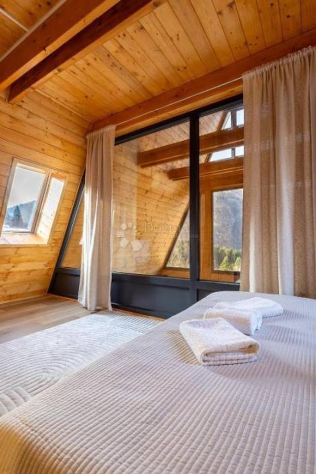 FOTO Ova vila na malom brežuljku u Delnicama nudi luksuz i užitke cijele godine