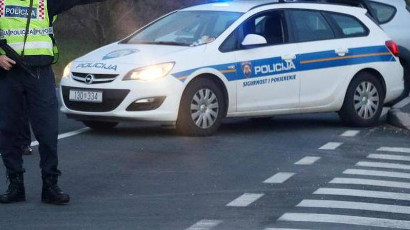 U Hrvacama se sudarili autobus i auto: Vozača auta prebacili u bolnicu. 10 ozlijeđenih u busu!