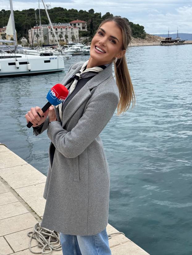 FOTO Prvu damu Hajduk TV-a ni gips nije zaustavio u teretani