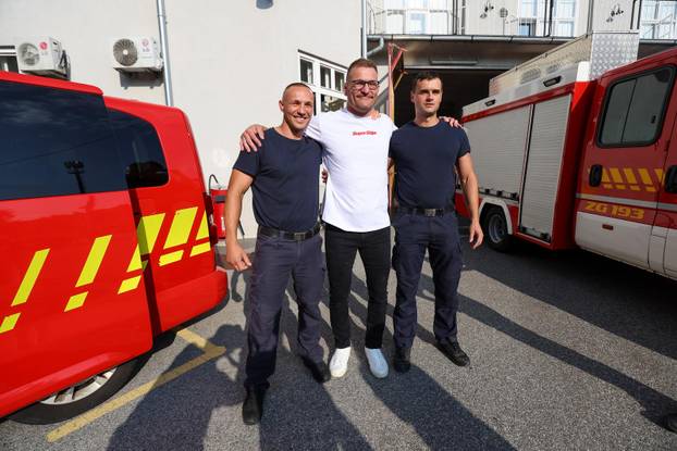Stipe Miočić prvi se put u životu spustio niz šipku u vatrogasnoj postrojbi Zagreb