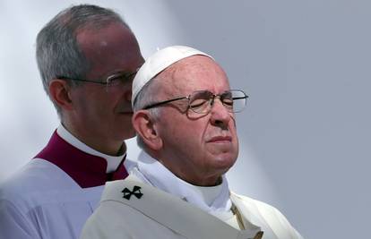 Papa priznao da su svećenici seksualno zlostavljali časne