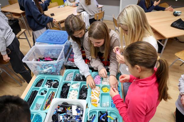 Zagreb: Lego radionica u osnovnoj &scaron;koli Silvija Strahimira Kranj&ccaron;evi&cacute;a