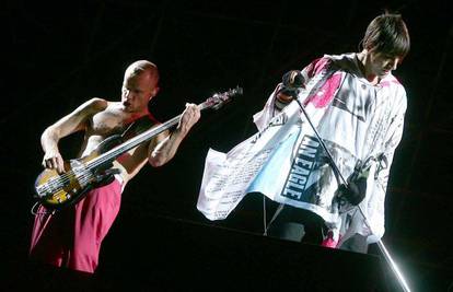 Basist benda Red Hot Chili Peppers ostao je bez kuće