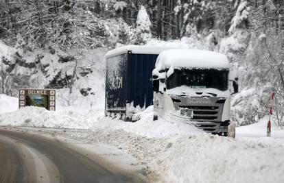 HAK: Kamioni mogu voziti po A6 do čvora Delnice i zatim starom cestom kroz Gorski kotar