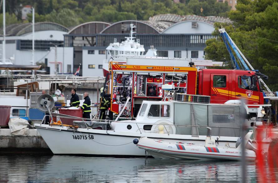 Šibenik: Izbio požar na turističkom jedrenjaku, očevid u tijeku