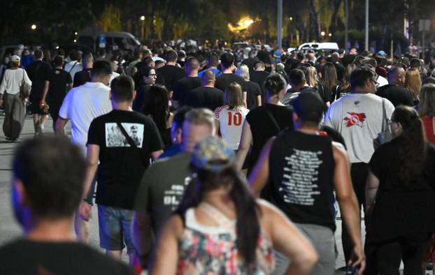 Zagreb: Završio je koncert Marka Perkovića Thompsona, kolone ljudi idu s hipodroma