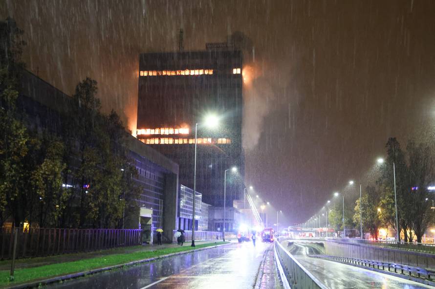 Zagreb: Pozar u Vjesnikovom neboderu