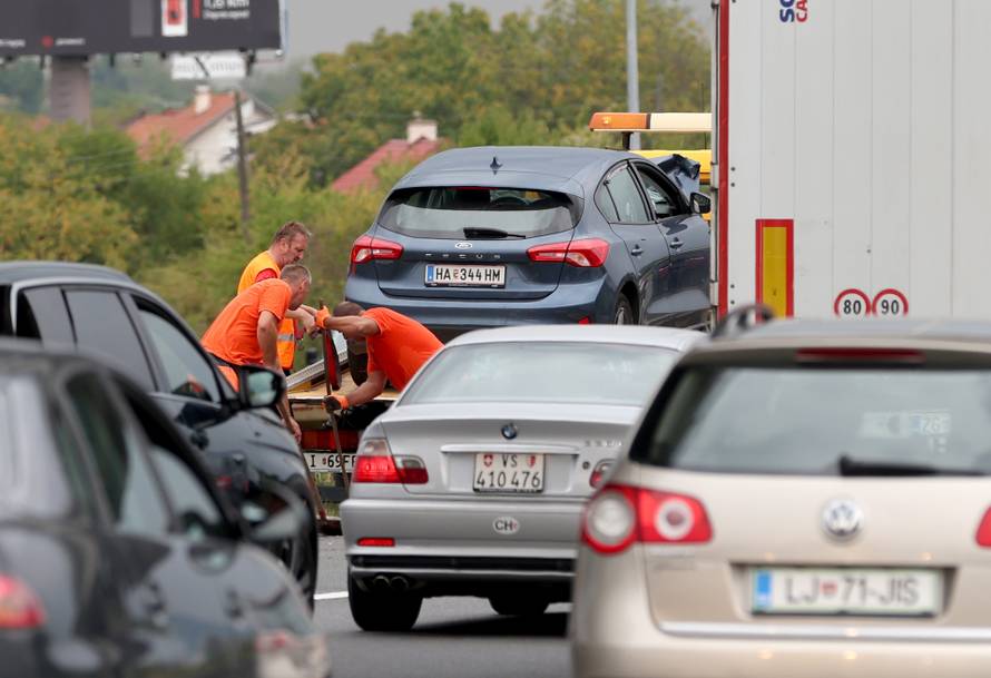 Zagreb: Na obilaznici se sudarilo više vozila, 10 osoba ozlijeđeno
