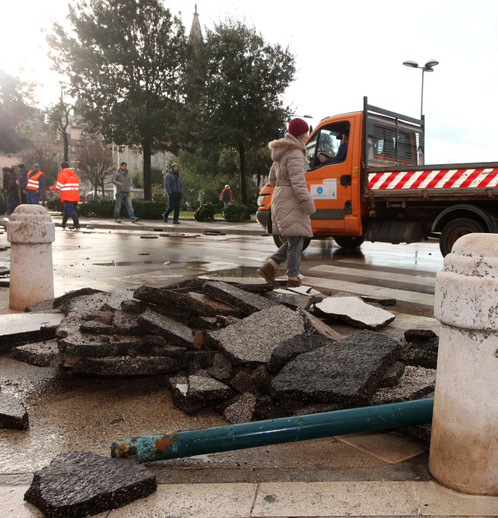 Olujni vjetar, kiša, poplave: Na udaru Istra i gradovi na obali