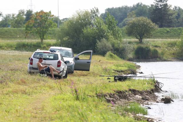Zagreb: Šoderice Blato omiljeno su okupljalište lokalnih ribiča
