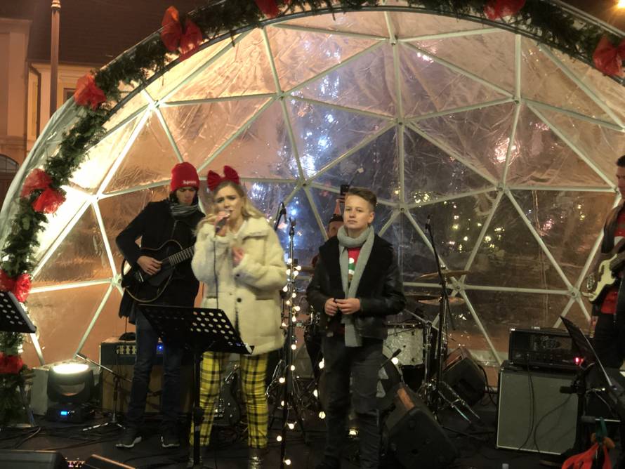 Advent u Slavoniji i Baranji: Bal lipicanaca, virtualne igre...