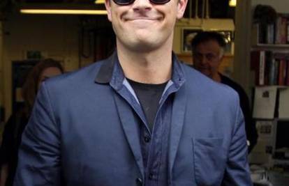 Robbie Williams popio isti koktel tableta kao Jacko