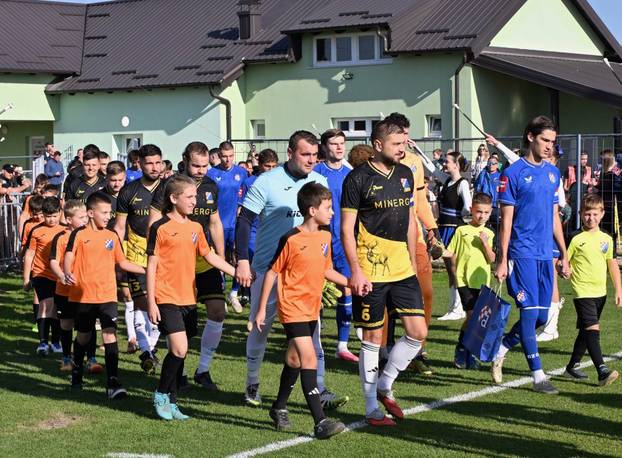 FOTO Dinamo zaplavio Dubravu i uveličao stoljeće nogometa u tom kraju. Pogledajte galeriju