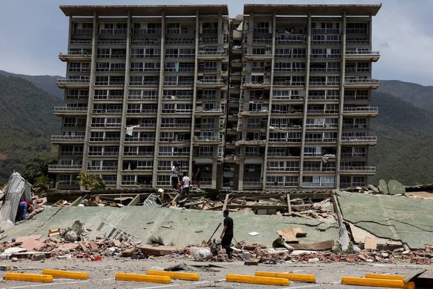 Aftermath of earthquakes in La Guaira
