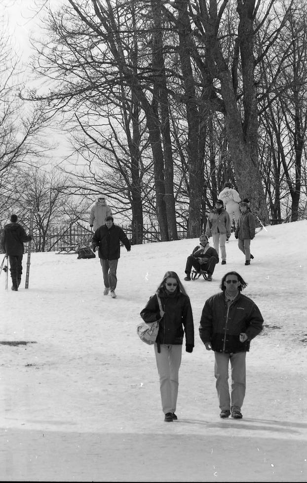 Zagreb: Brojni Zagrepčani uživali na Sljemenu u svježem zraku i raznim aktivnostima