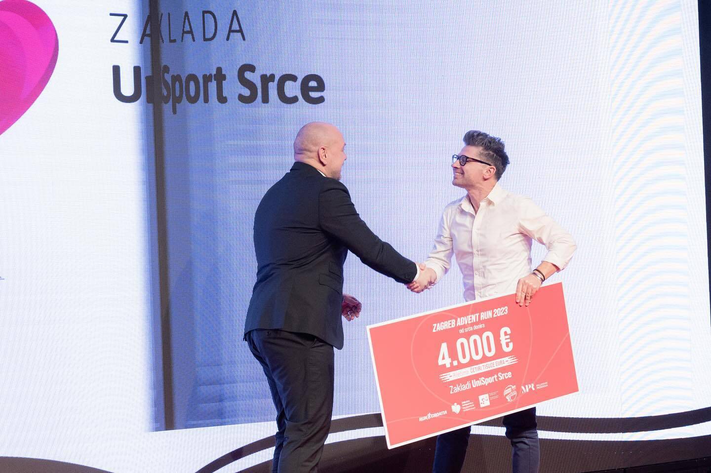 Zagreb Advent Run dodijelio je 4000 € Zakladi UniSport Srce