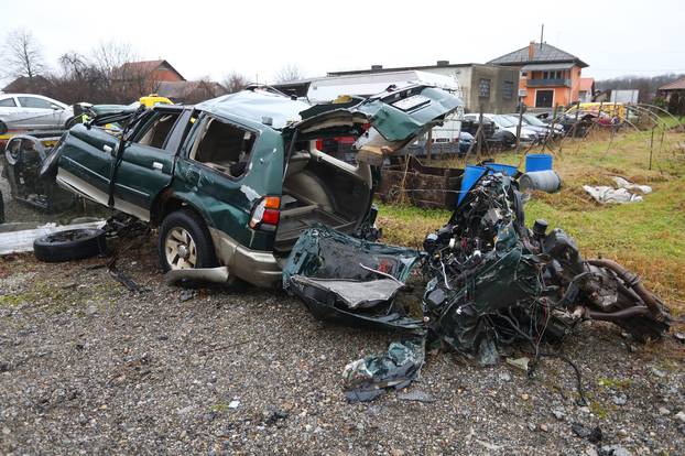 Karlovac: Olupina auta u kojem su stradali migranti