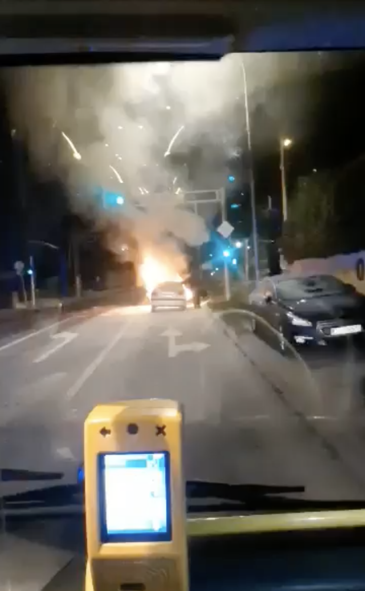 VIDEO U Sesvetama se zapalio auto: 'Vozač je bio u stresu...'