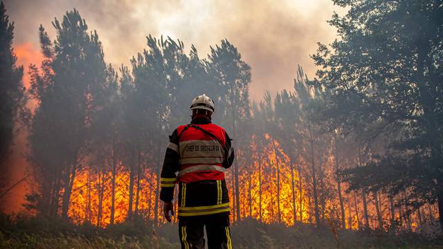 Wildfires in southwestern France