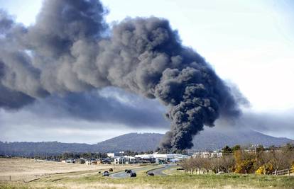 Eksplozija u tvornici: Toksični dim prijeti građanima Canberre 