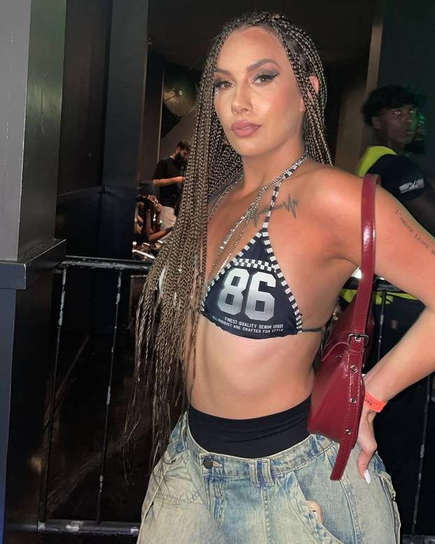 FOTO Twerkerica Sarah svoje je obline pokazala u tangicama...