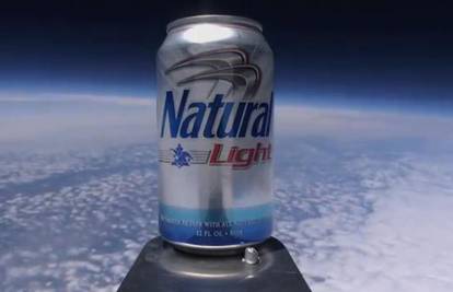 Velik korak za "pivočanstvo": Poslali prvo pivo u stratosferu
