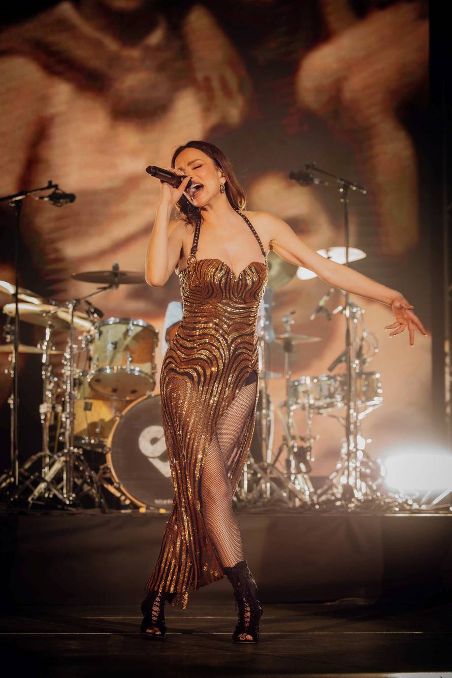 FOTO Samo grudnjak i sako: Evo kako je Severina došla na Grašino rođendansko slavlje