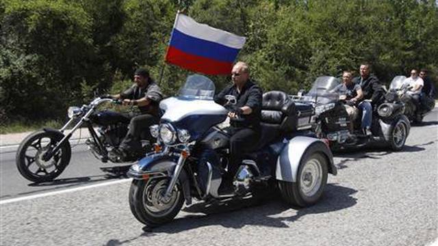 Odani Putinovi 'Noćni vukovi' na putu do Berlina: Ispisali su slovo Z na svojim motociklima