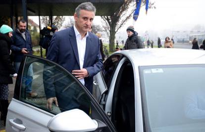 Karamarko opovrgava: Neću odustati od funkcije premijera