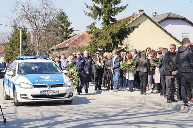 Prijedor: Pogreb Radenka Bašića, ubijenog načelnika kriminalističke policije Prijedor