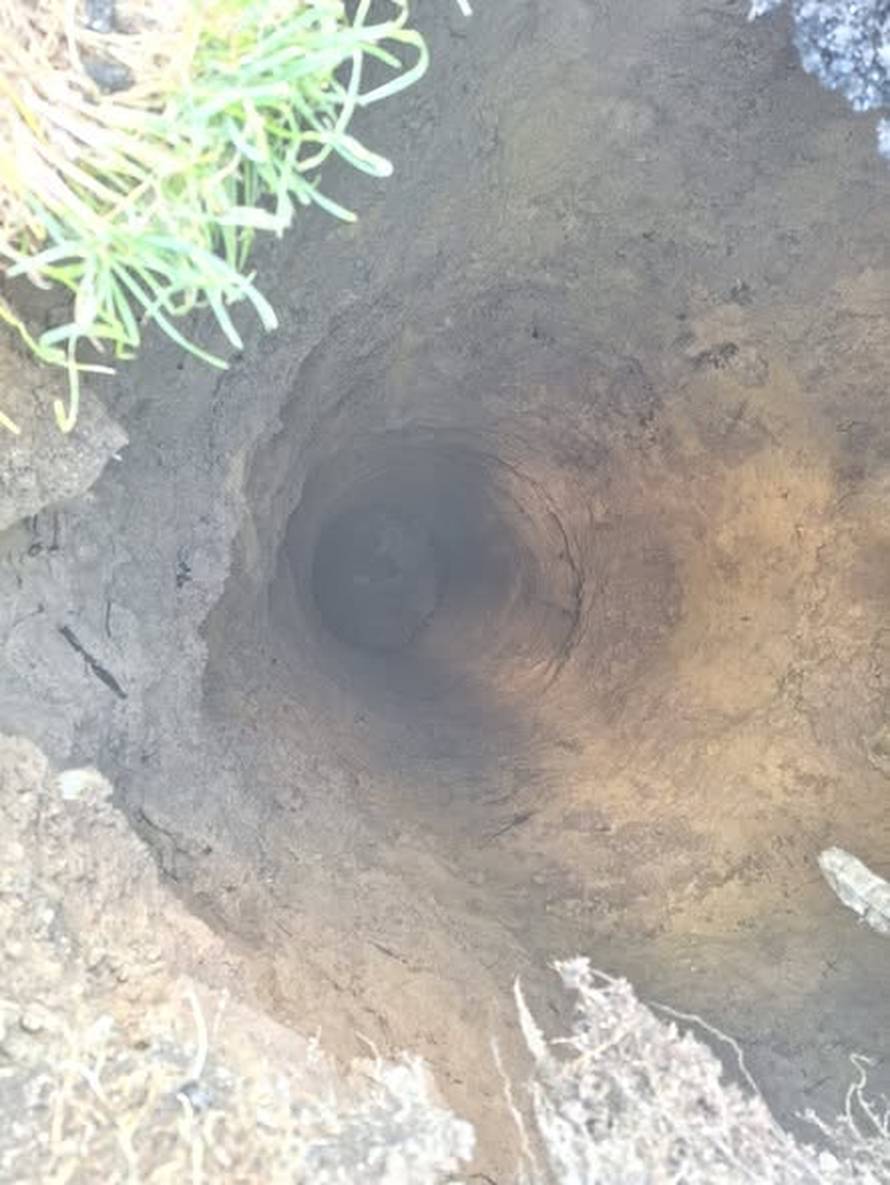 ŠOK U LOVASU Golema rupetina se otvorila u betonu: 'Duboka je čak 10 metara, budite oprezni!'