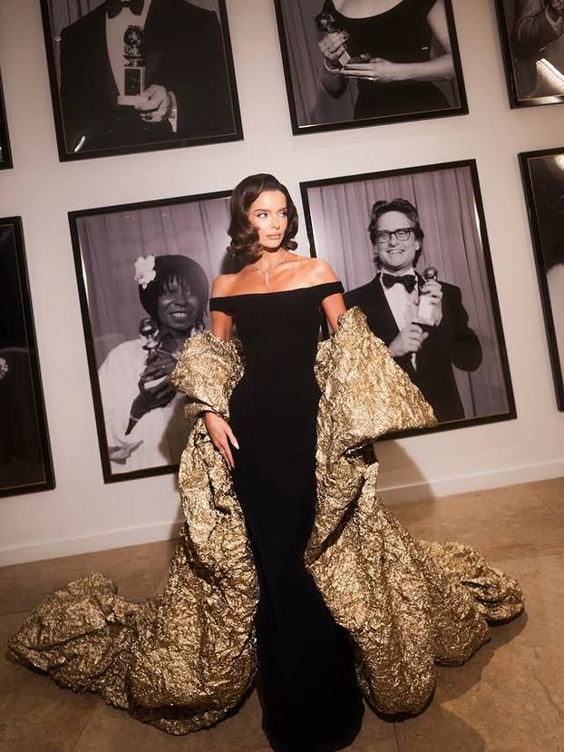 FOTO Fatalna brineta zapalila internet! U izazovnom izdanju otkrila je svoju 'malu tajnu'