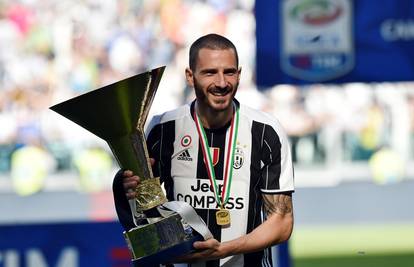 Navijači Milana u euforiji: Leo Bonucci stigao u svoj novi klub