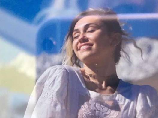 Tata Cyrus se 'izlanuo': Miley i Liam vjenčali su se u tajnosti?