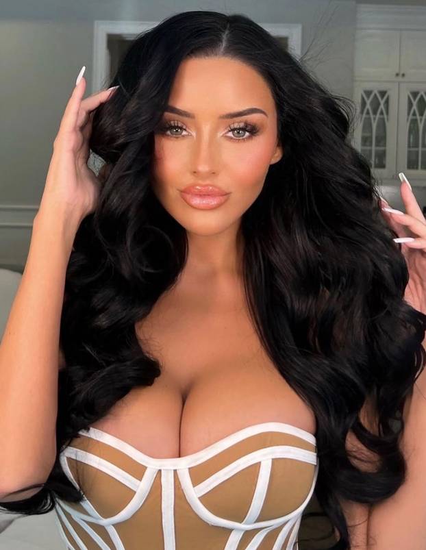 Ona je kraljica oblina! Nekad je trčala za loptom, a danas za njom trče milijuni fanova...