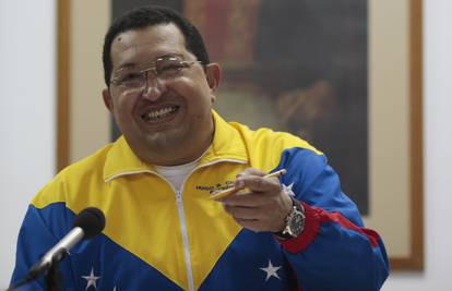 Chavez se vraća doma s Kube, ubrzo počinje s radioterapijom