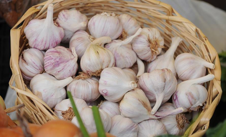 Ne bacajte ljusku od češnjaka - koristit će vam za puno toga
