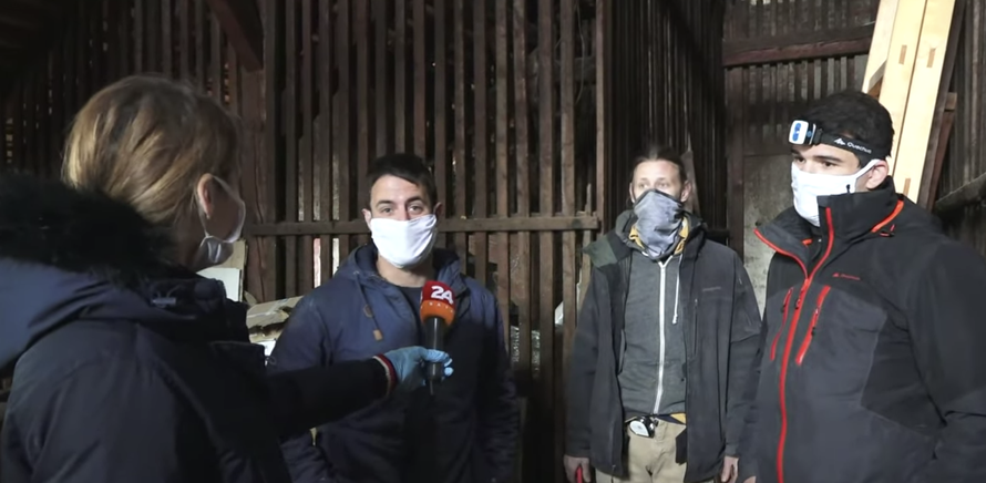 Dečki za pet! Uništene krovove u potresu popravljaju besplatno