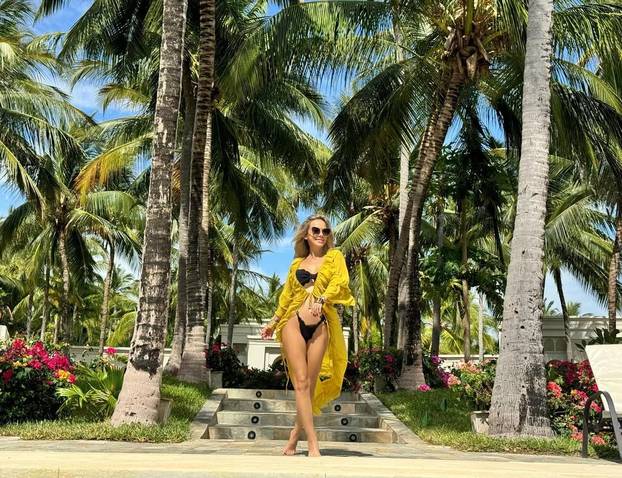 FOTO Iza naših poznatih dama još je jedna golišava godina: Prisjetimo se najvrelijih izdanja