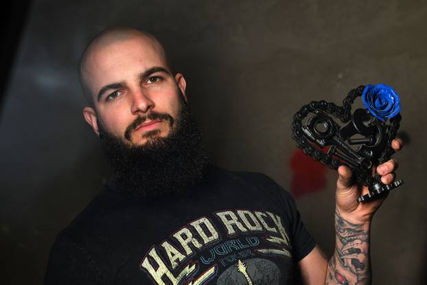 Karlo iz Koprivnice izrađuje zanimljive ukrase i skulpture od dijelova automobila i motora