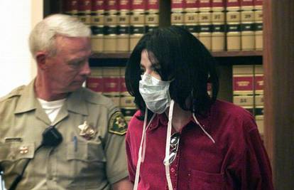 Michael Jackson tek nakon smrti otkrio svoje ožiljke