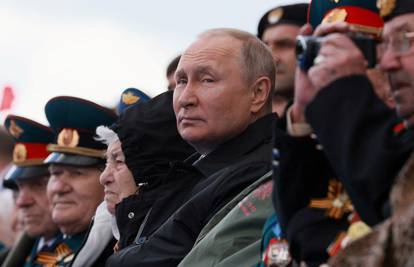 Putin ipak održao govor u Sankt Peterburgu: 'Nastup mu je kasnio zbog hakerskih napada'