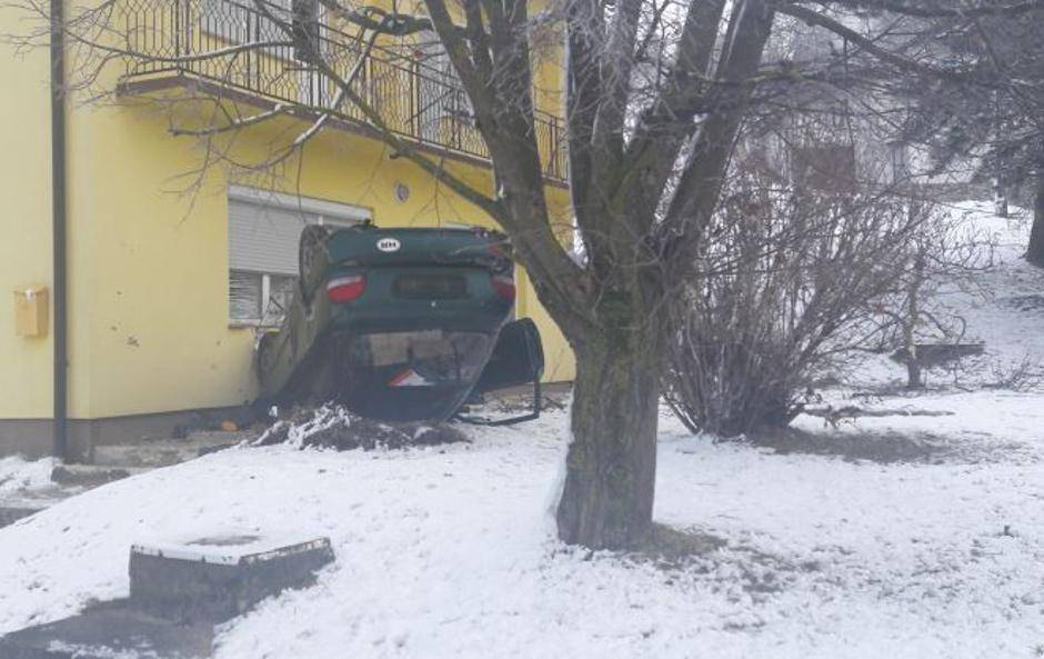 Upao im autom u kuću pa su mu skuhali kavu da se otrijezni