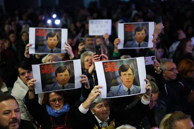 Suze i pjesma u Sarajevu u čast Halidu Bešliću